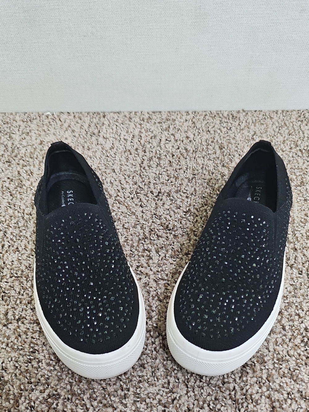 SKECHERS POPPY STUDDED AFFAIR WOMENS SLIP-ONS BFPM-07-060